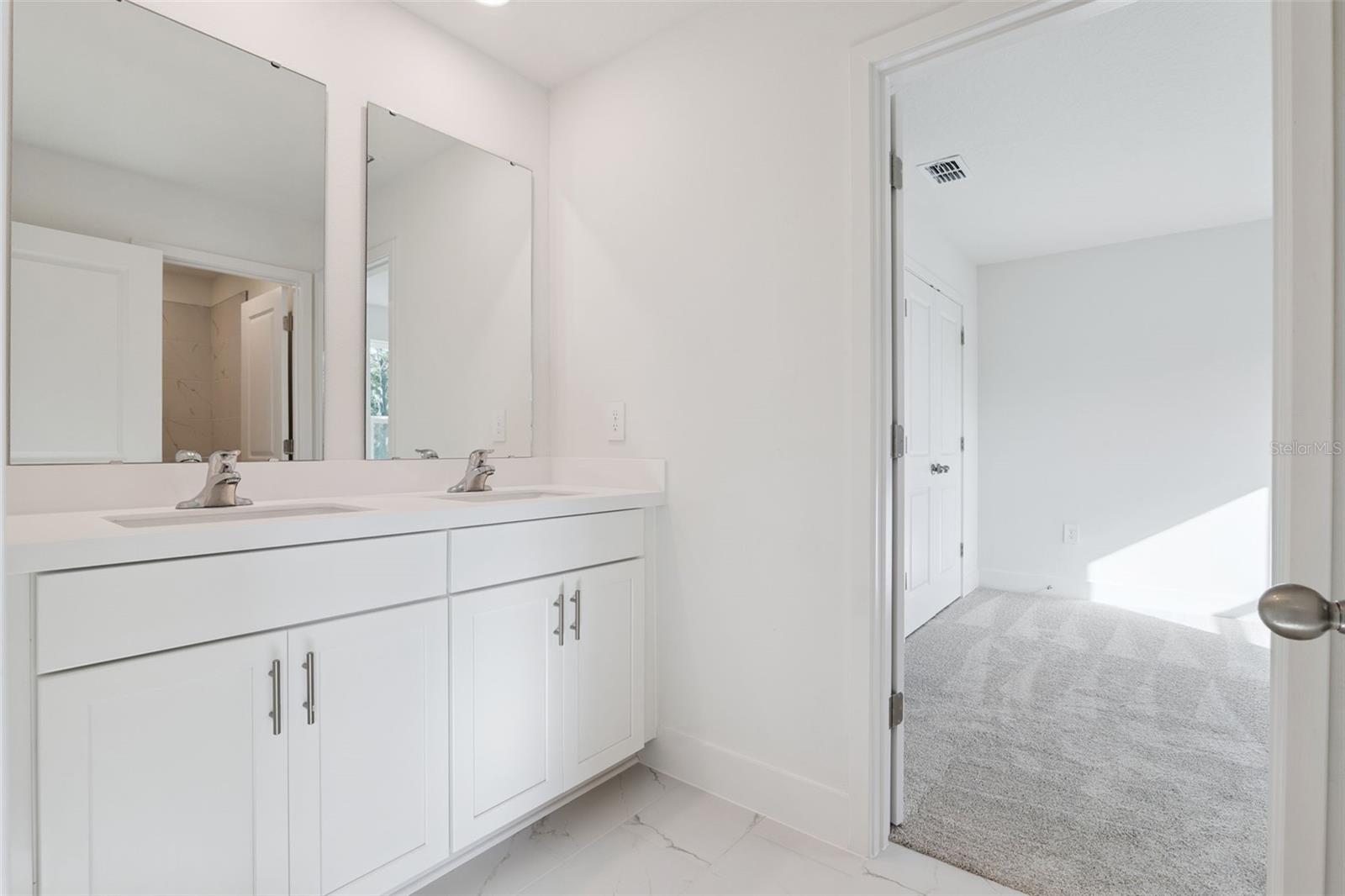 Image 15 of 22 For 655 Emerald Grove Drive