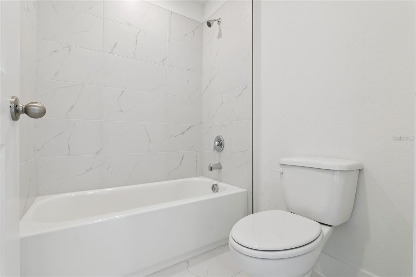 Image 17 of 22 For 655 Emerald Grove Drive