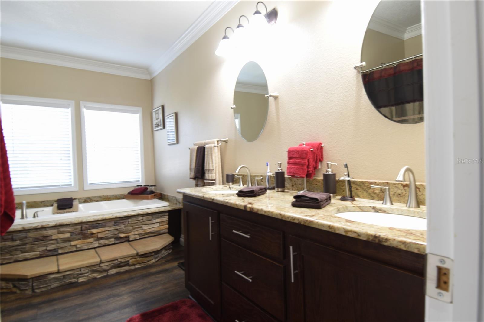 Listing photo id 17 for 6271 Nodoc Road