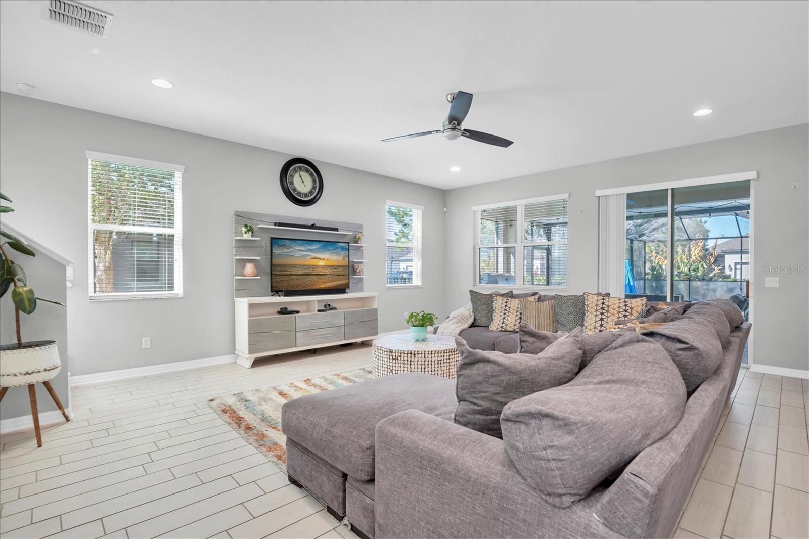 Image 21 of 48 For 3833 Villamore Lane