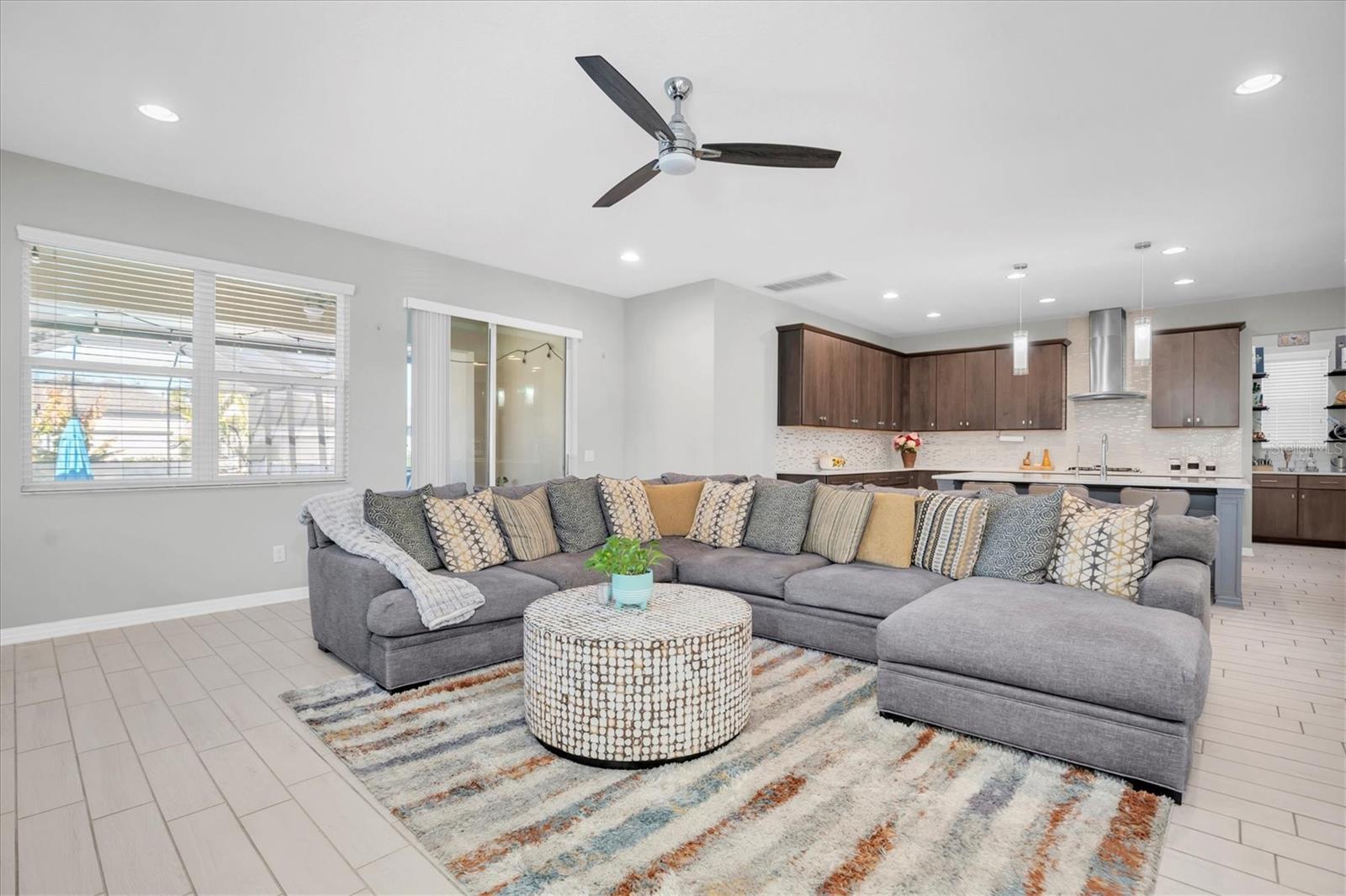 Image 22 of 48 For 3833 Villamore Lane