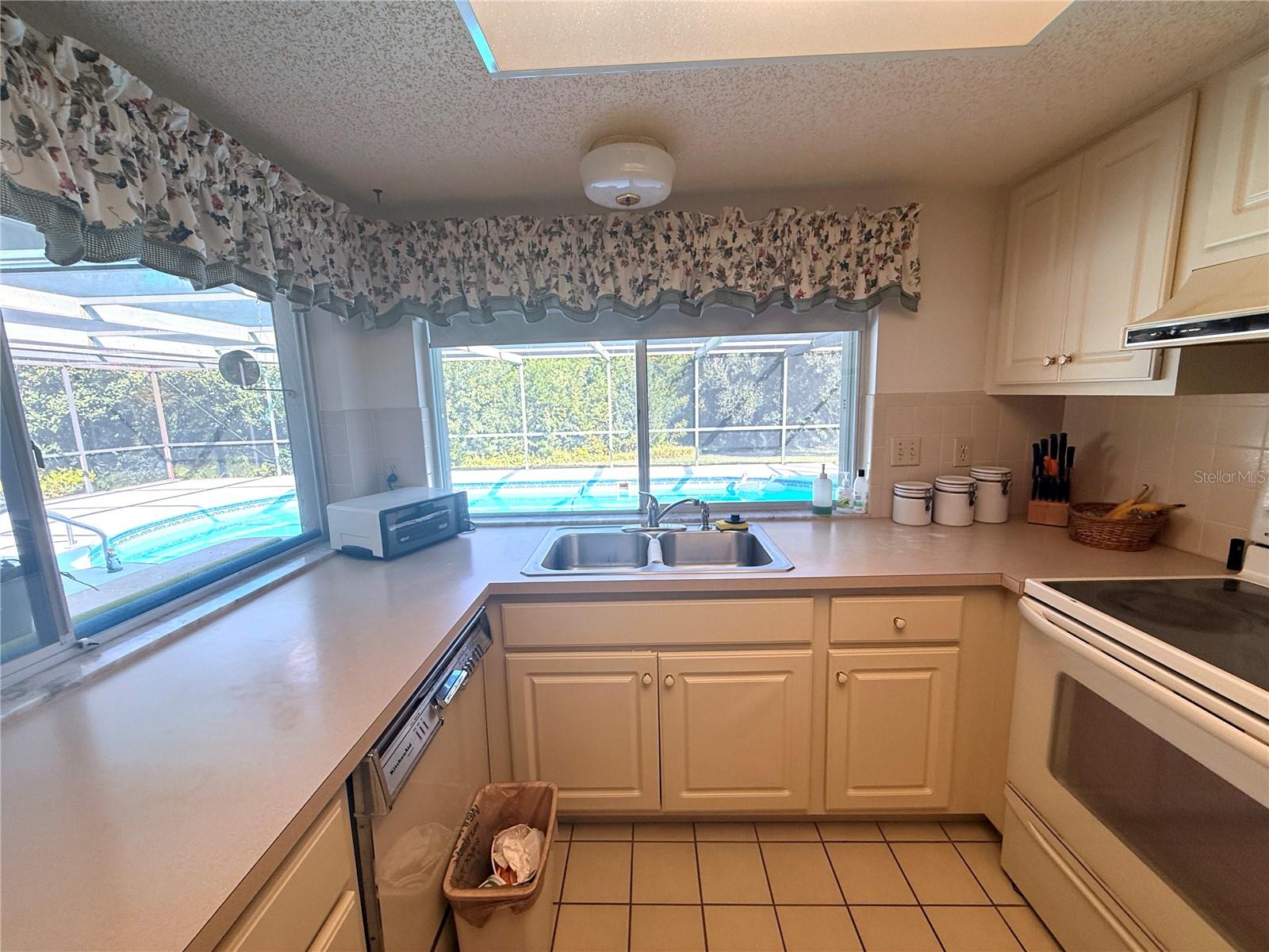 Image 25 of 41 For 12808 Pinebrook Lane