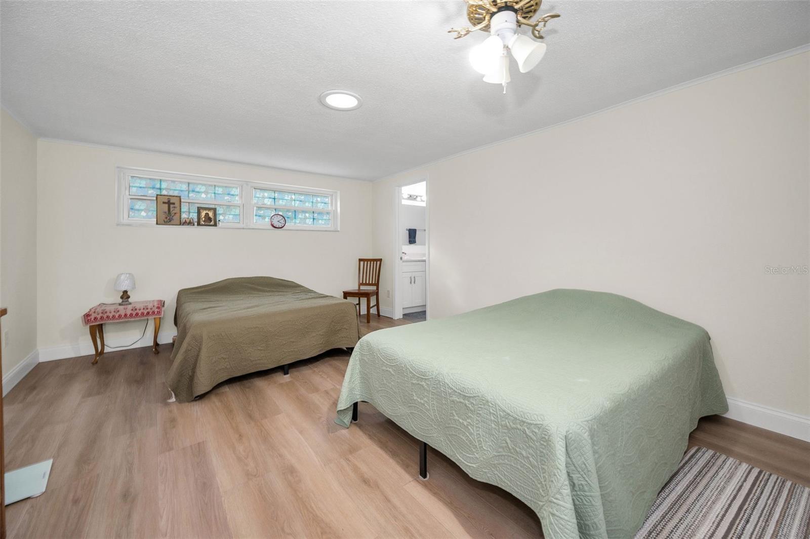 Image 14 of 32 For 817 Riverside Drive