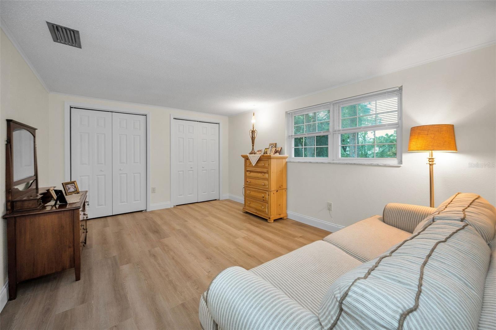 Image 23 of 32 For 817 Riverside Drive