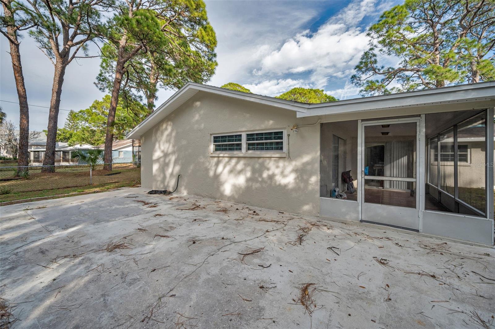 Image 28 of 32 For 817 Riverside Drive