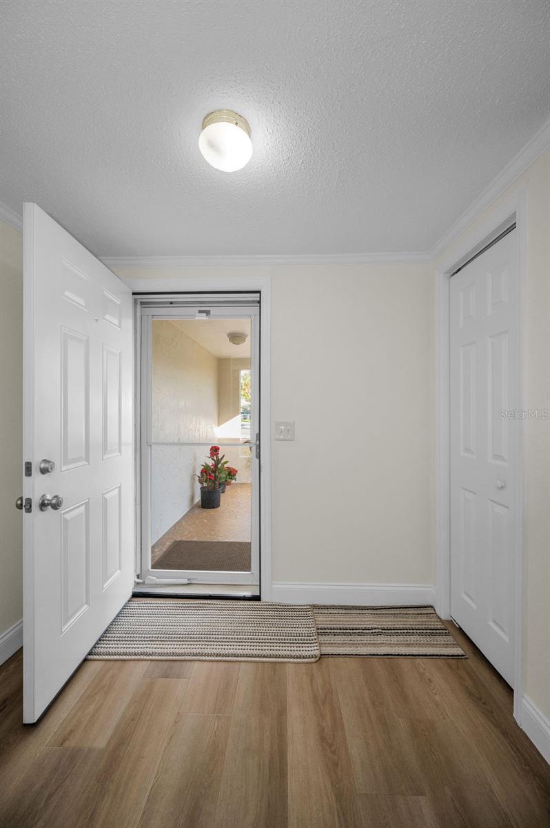 Image 5 of 32 For 817 Riverside Drive