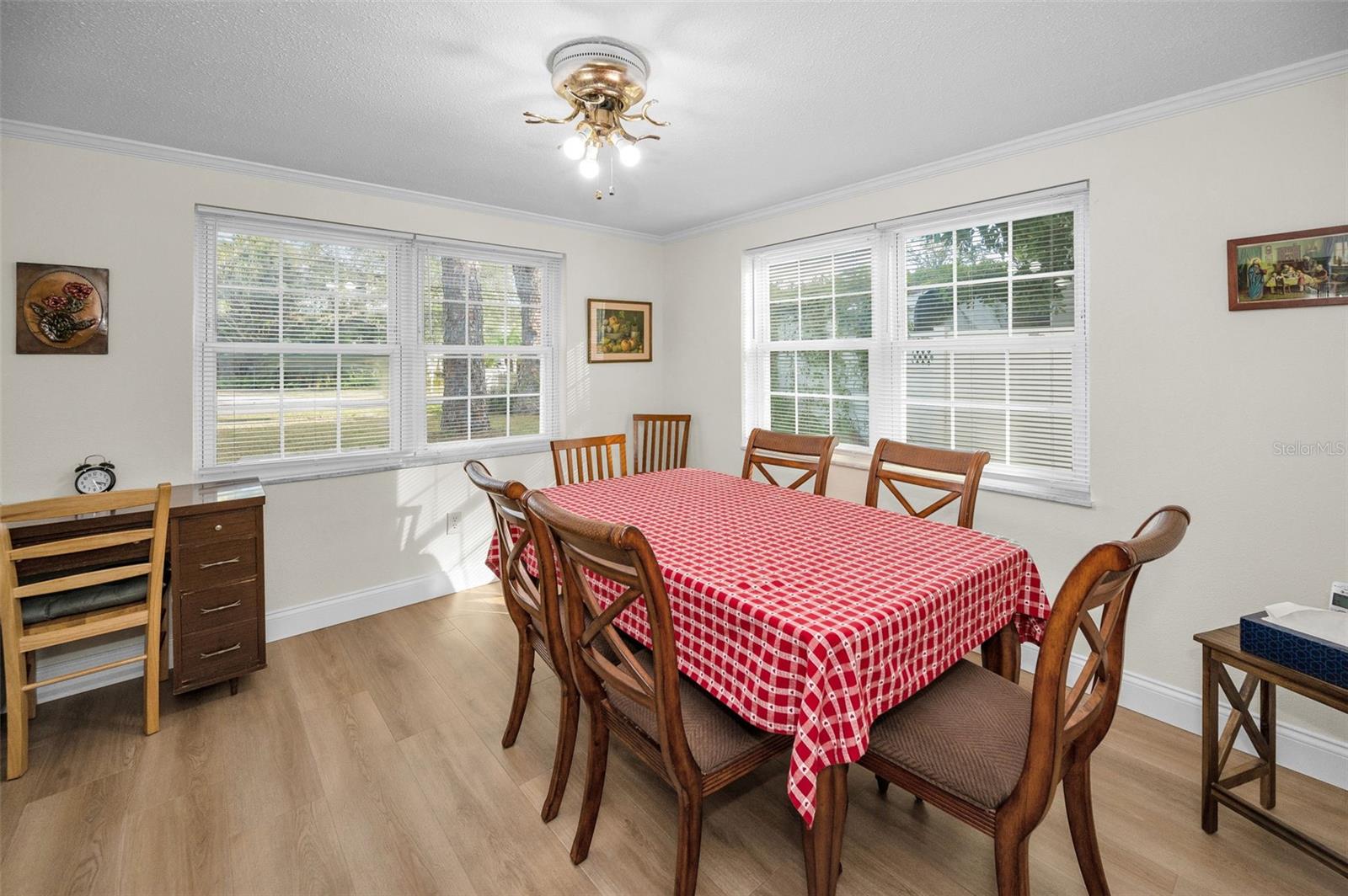 Image 8 of 32 For 817 Riverside Drive