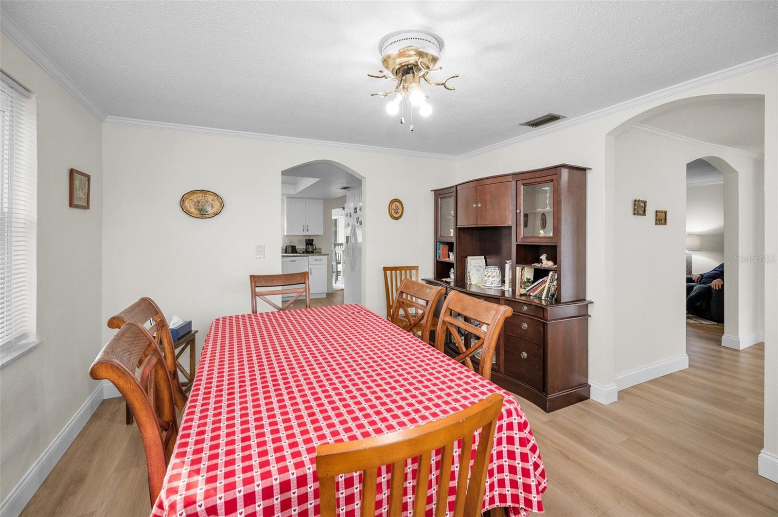 Image 9 of 32 For 817 Riverside Drive