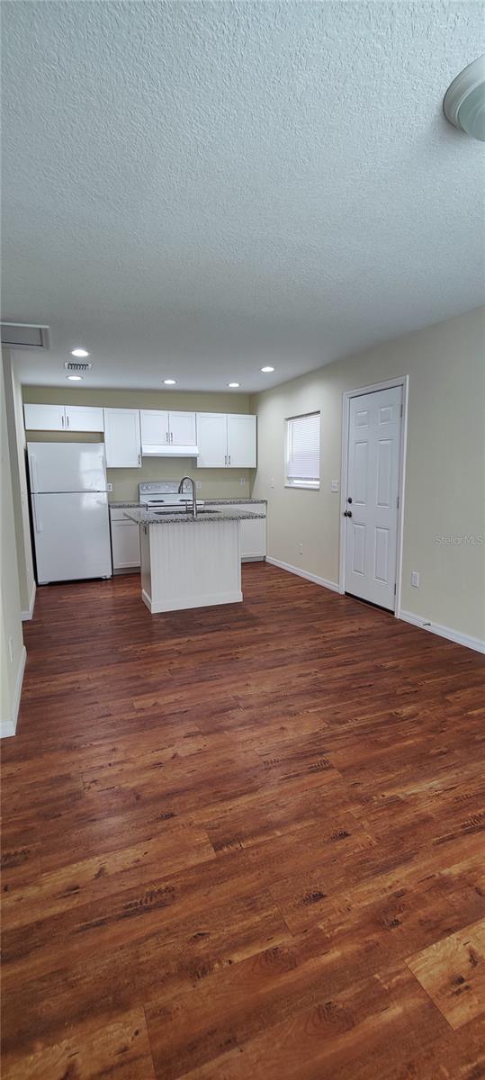 Image 2 of 7 For 2009 Henley Road