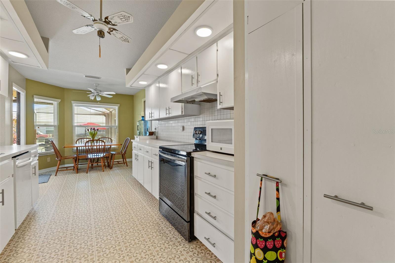 Image 19 of 54 For 206 Rusk Circle