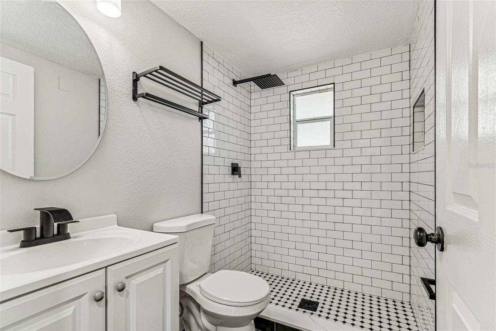 Image 18 of 27 For 4615 Irene Loop