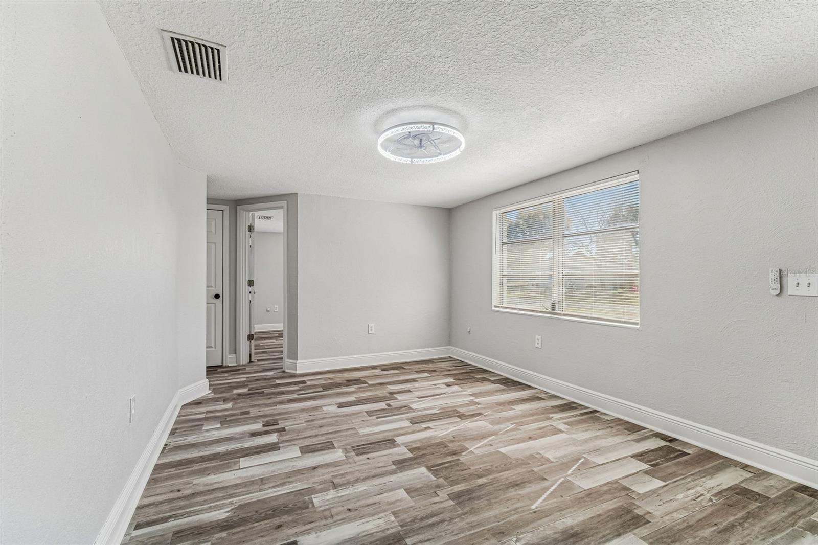 Image 7 of 27 For 4615 Irene Loop