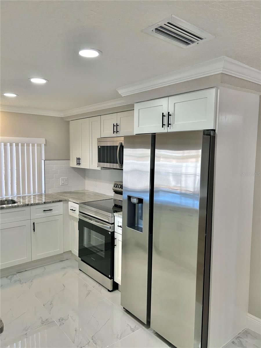 Image 11 of 51 For 4243 Stratfield Drive