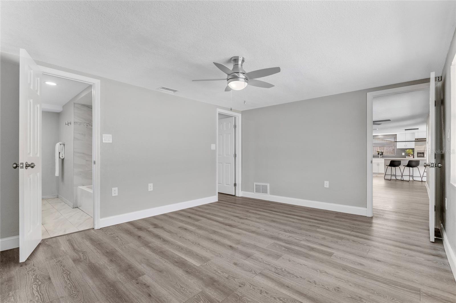 Image 17 of 47 For 9201 Hunt Club Lane