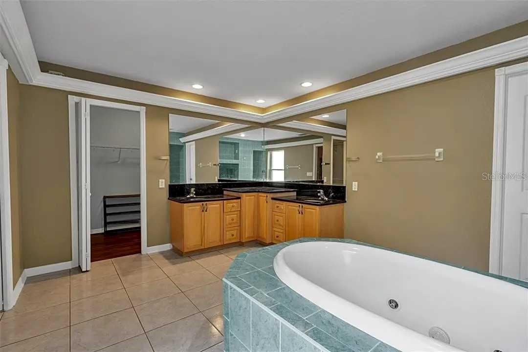 Image 19 of 29 For 18236 Macek Road