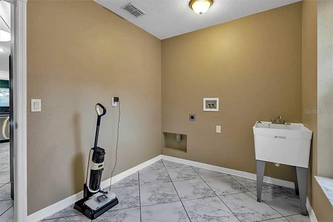 Image 28 of 29 For 18236 Macek Road