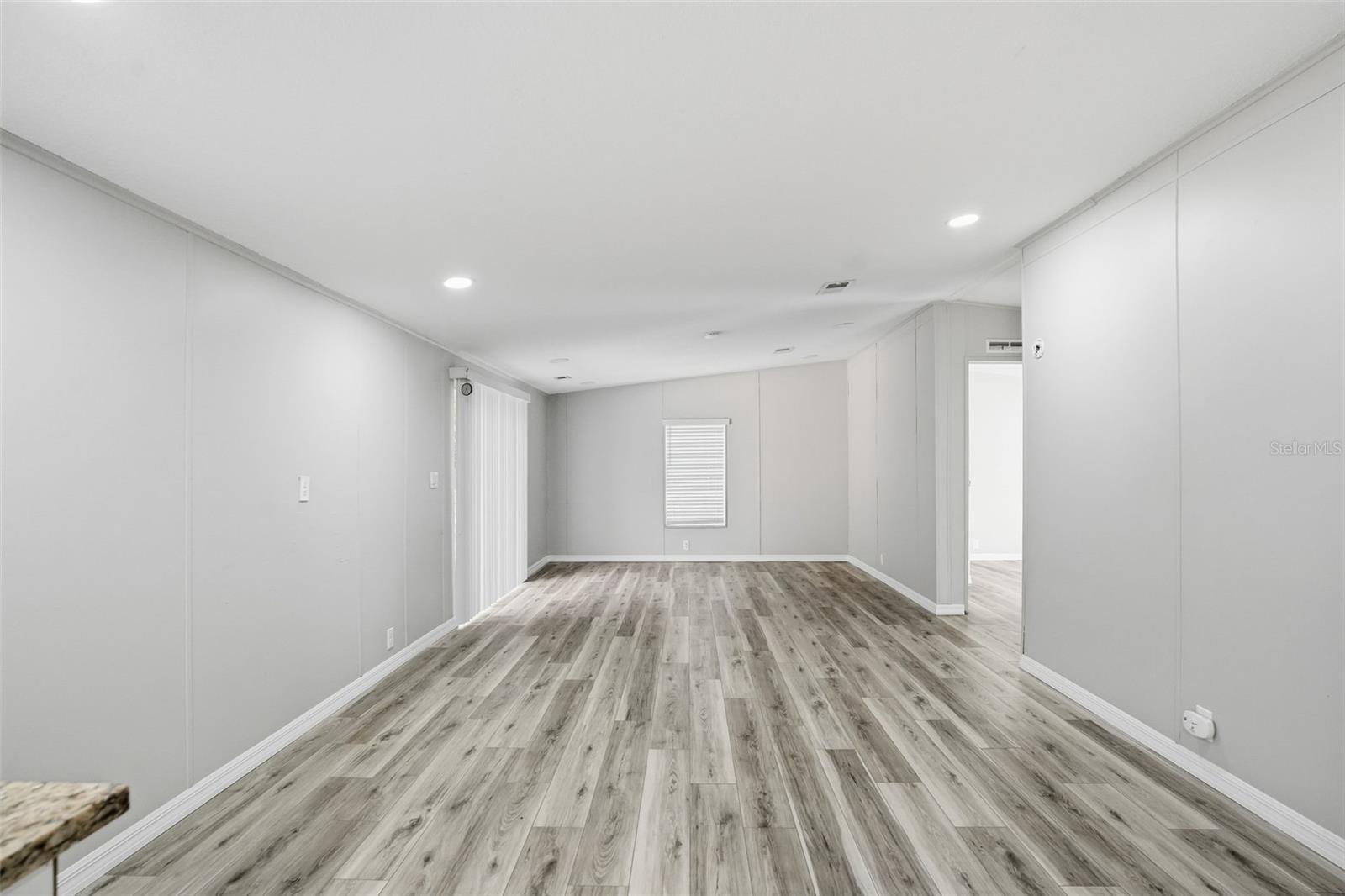 Image 14 of 45 For 27047 Hiawatha Boulevard