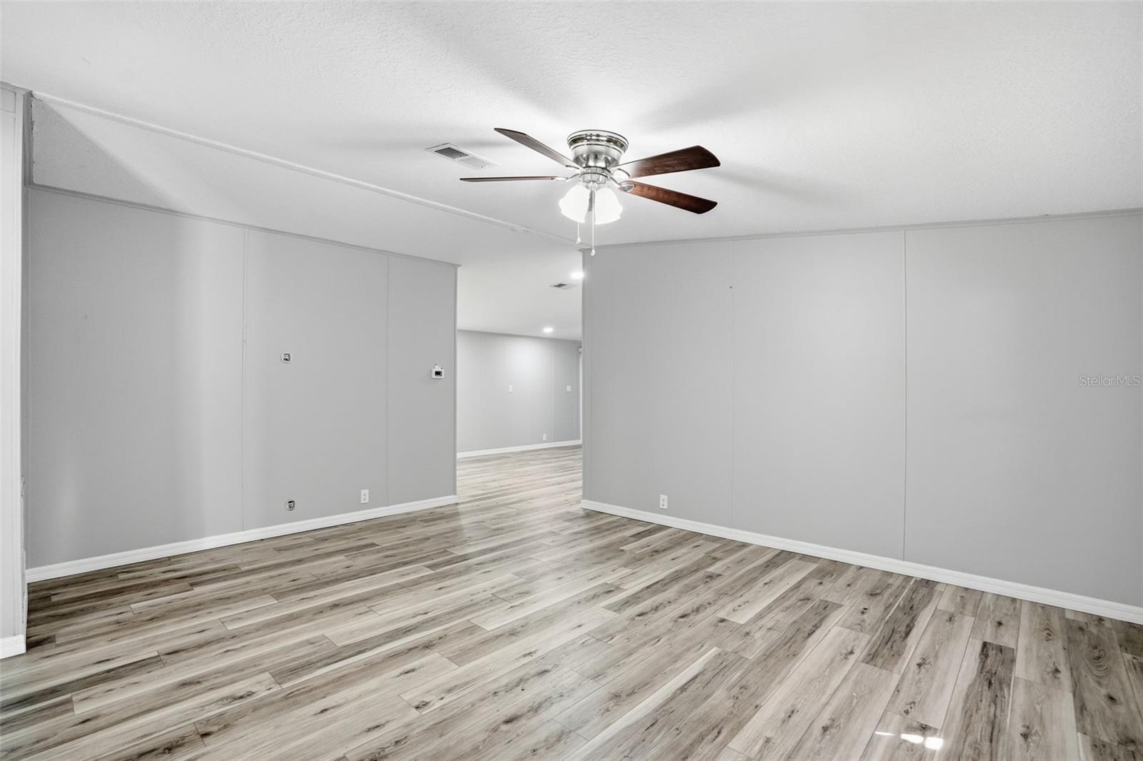 Image 15 of 45 For 27047 Hiawatha Boulevard