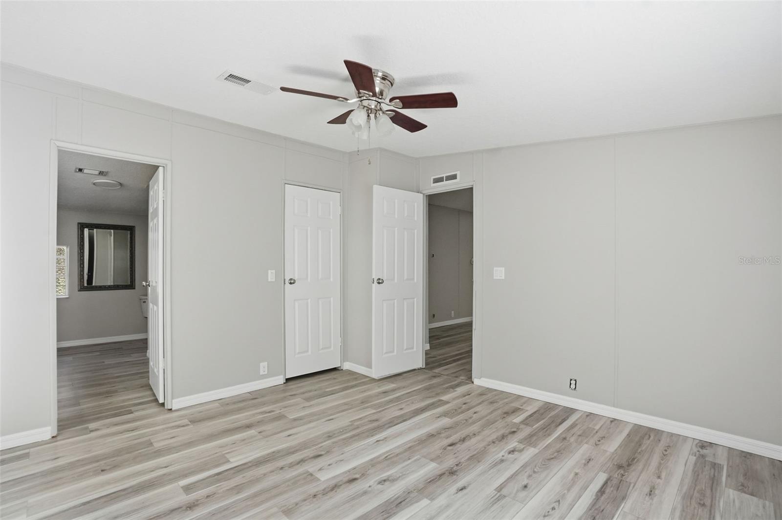 Image 17 of 45 For 27047 Hiawatha Boulevard