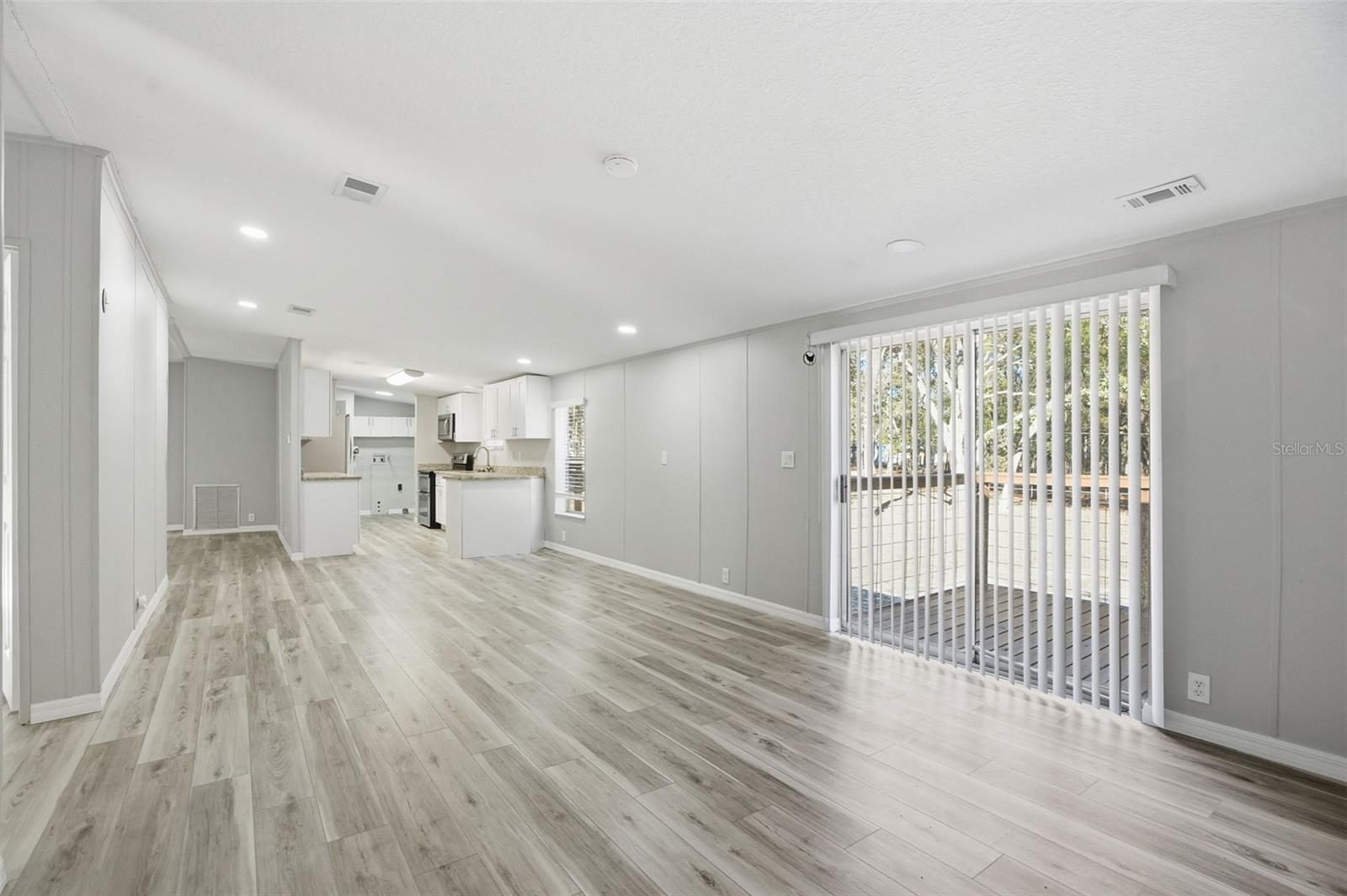 Image 8 of 45 For 27047 Hiawatha Boulevard