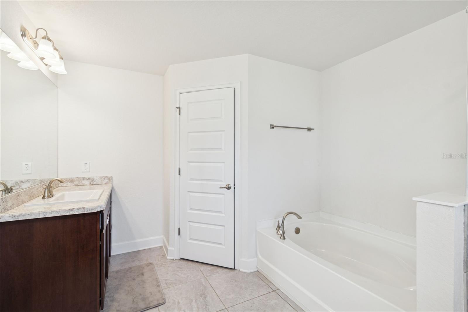 Image 37 of 48 For 10358 Musa Road