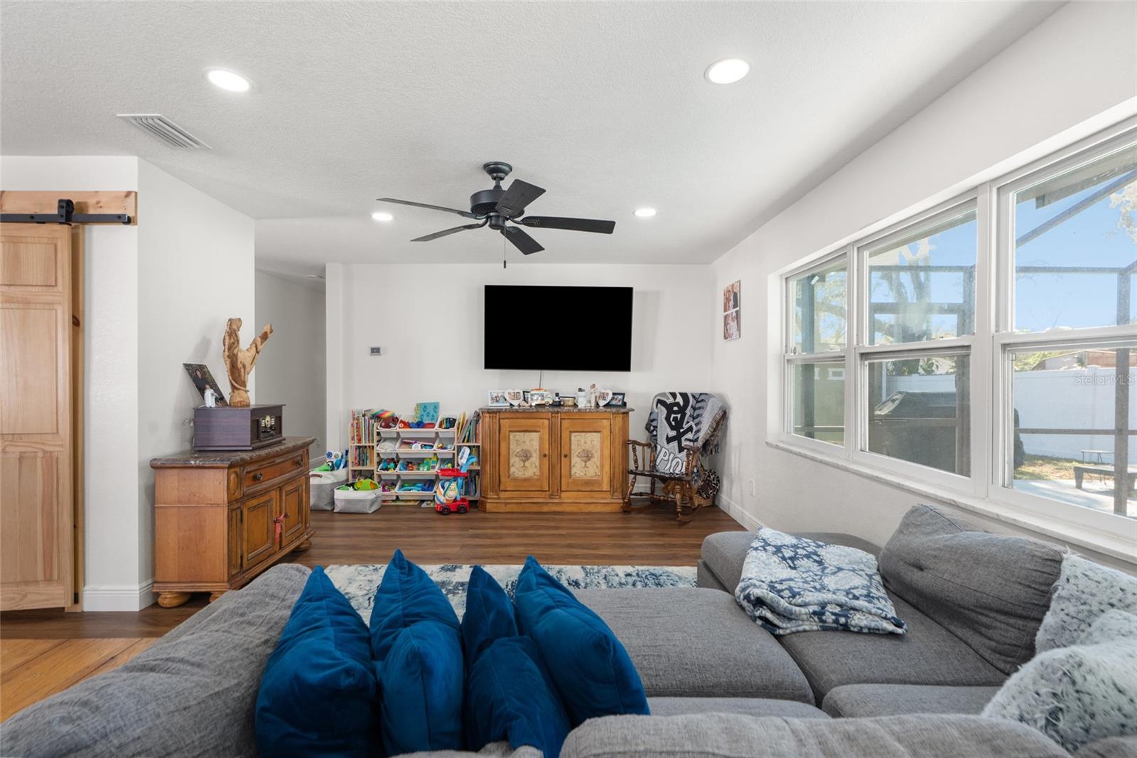 Image 16 of 51 For 7124 Wrenwood Circle