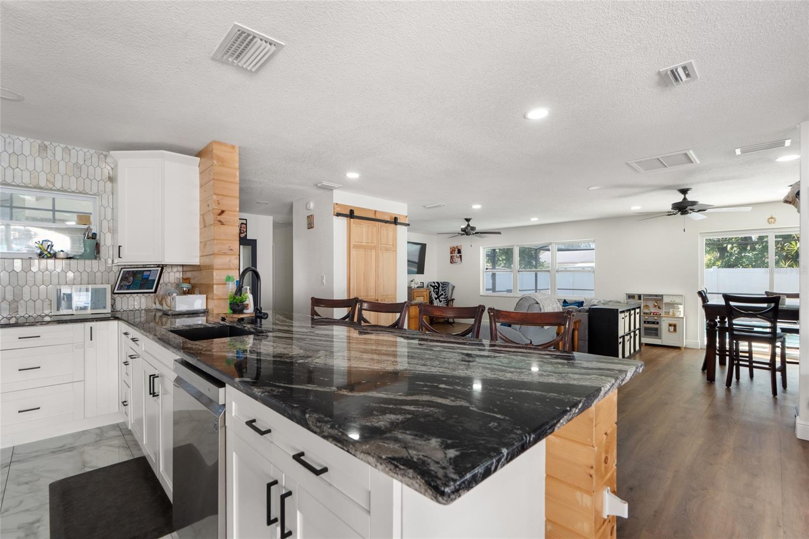 Image 7 of 51 For 7124 Wrenwood Circle