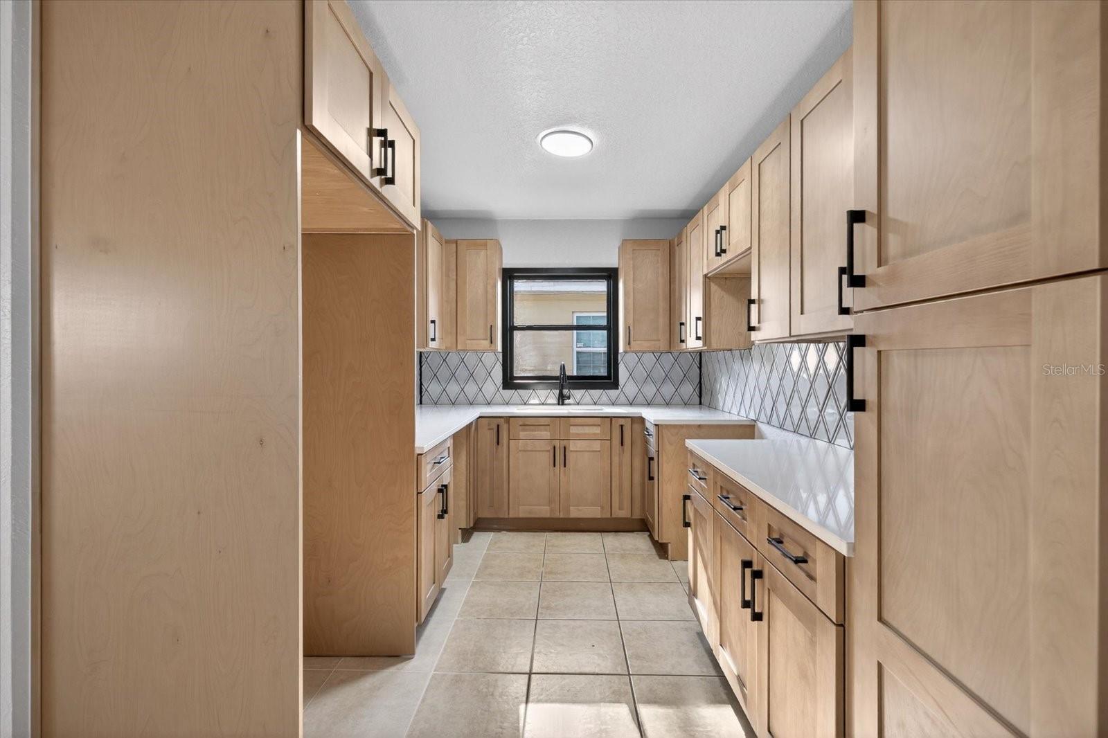 Image 14 of 31 For 773 Harbor Drive S