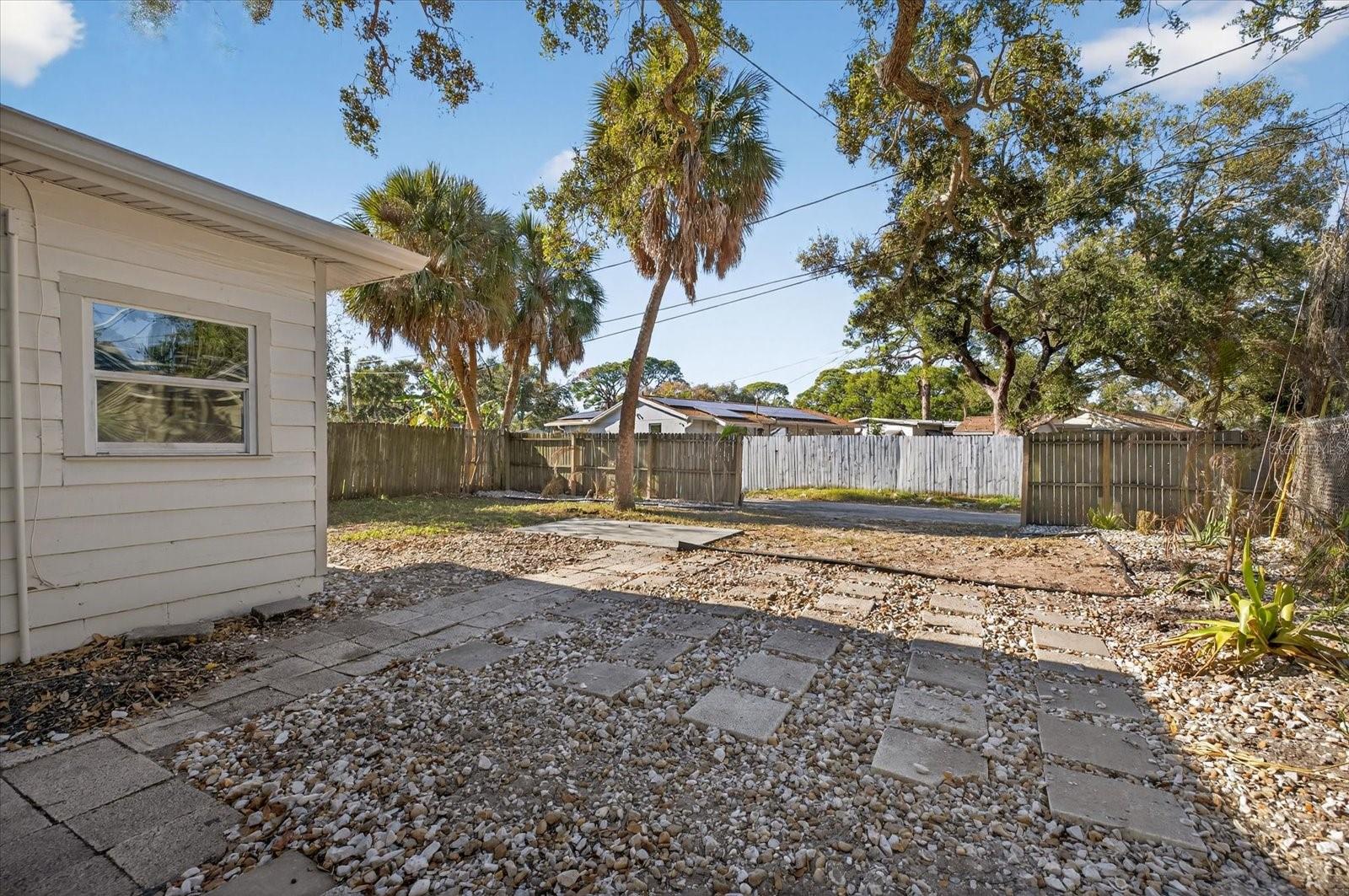 Image 4 of 31 For 773 Harbor Drive S