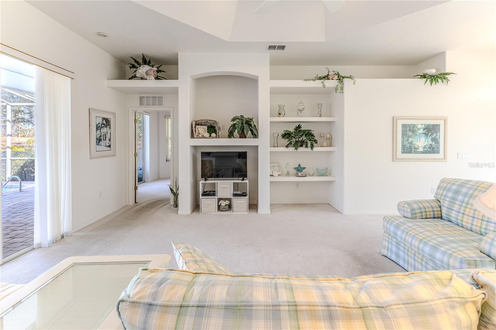 Image 19 of 66 For 2237 Claremont Lane