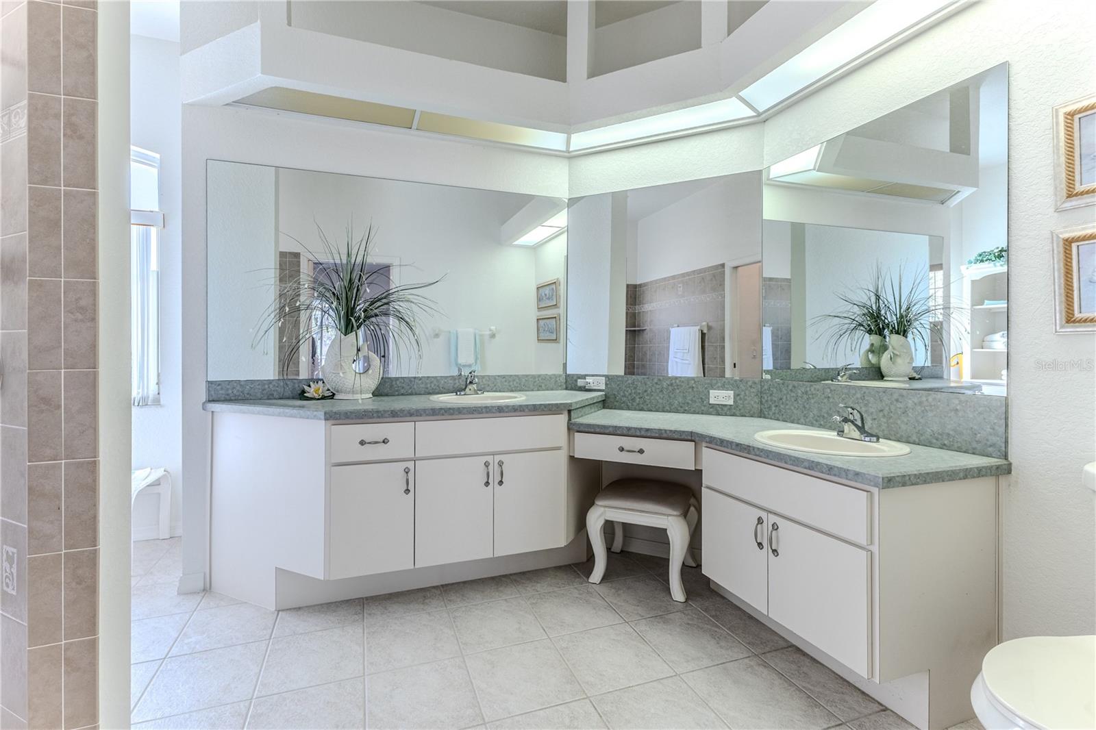 Image 33 of 66 For 2237 Claremont Lane