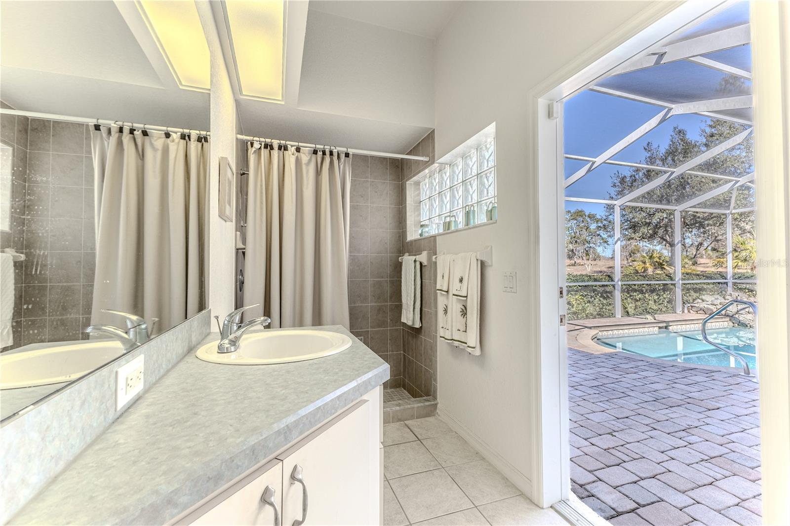 Image 47 of 66 For 2237 Claremont Lane