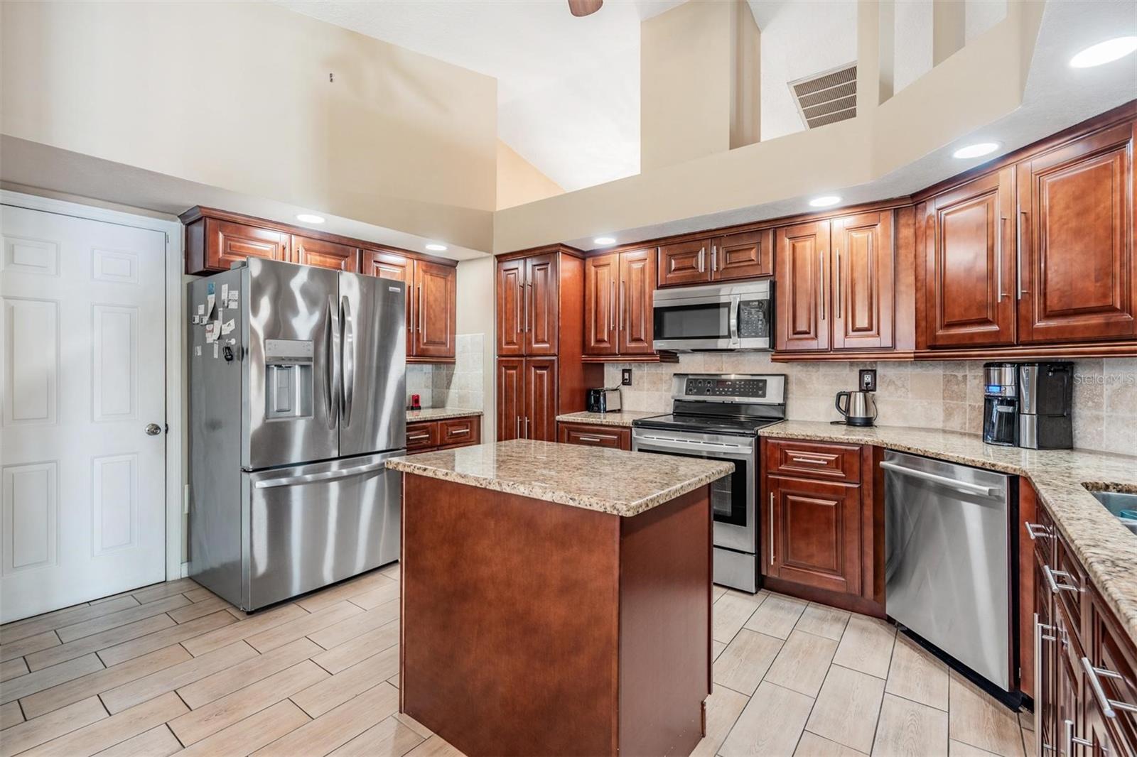 Image 5 of 39 For 3252 Noemi Drive