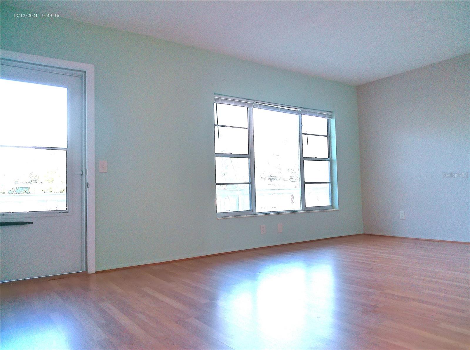 Image 4 of 75 For 2459 Columbia Drive 37