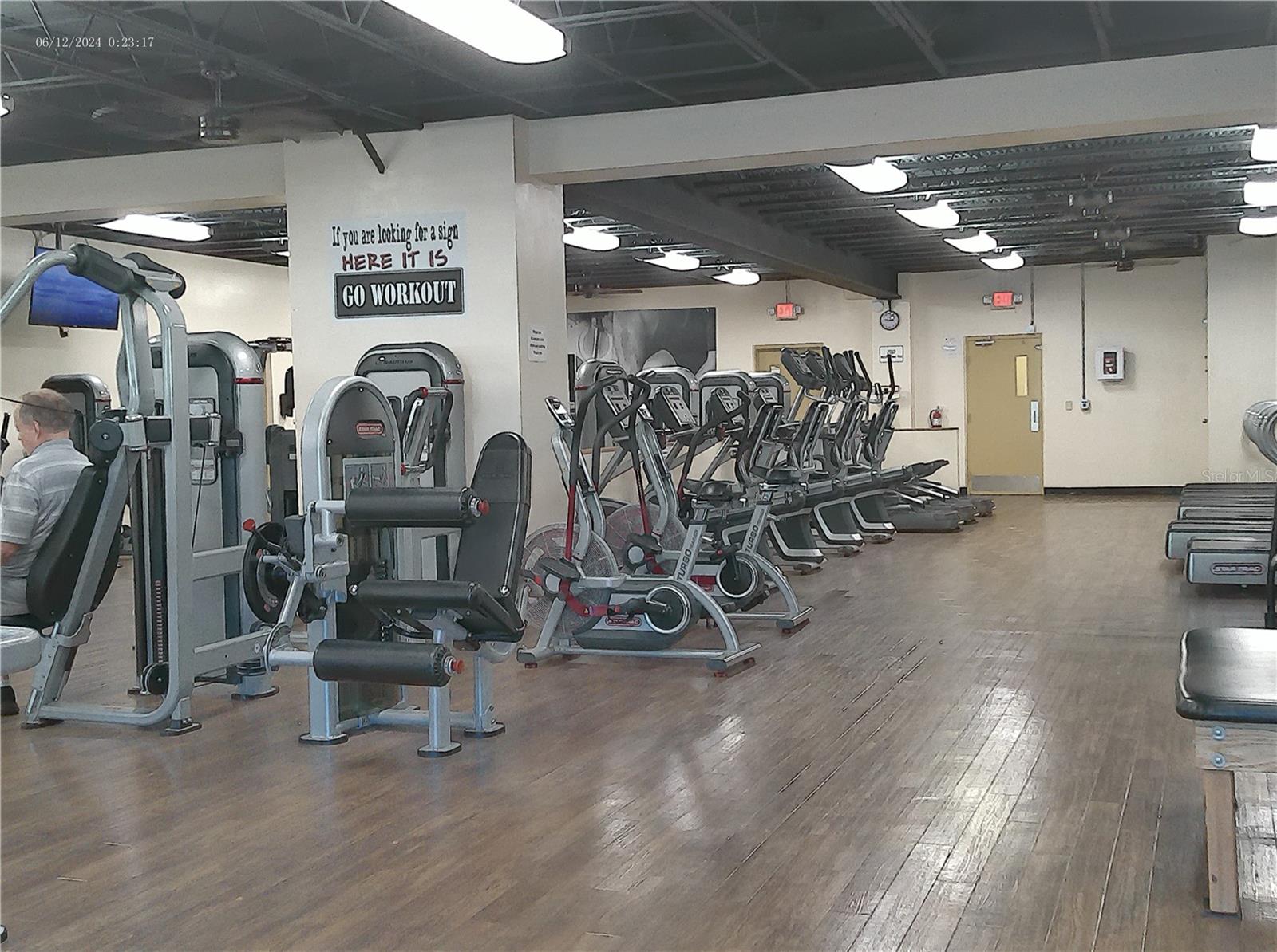 Image 43 of 75 For 2459 Columbia Drive 37