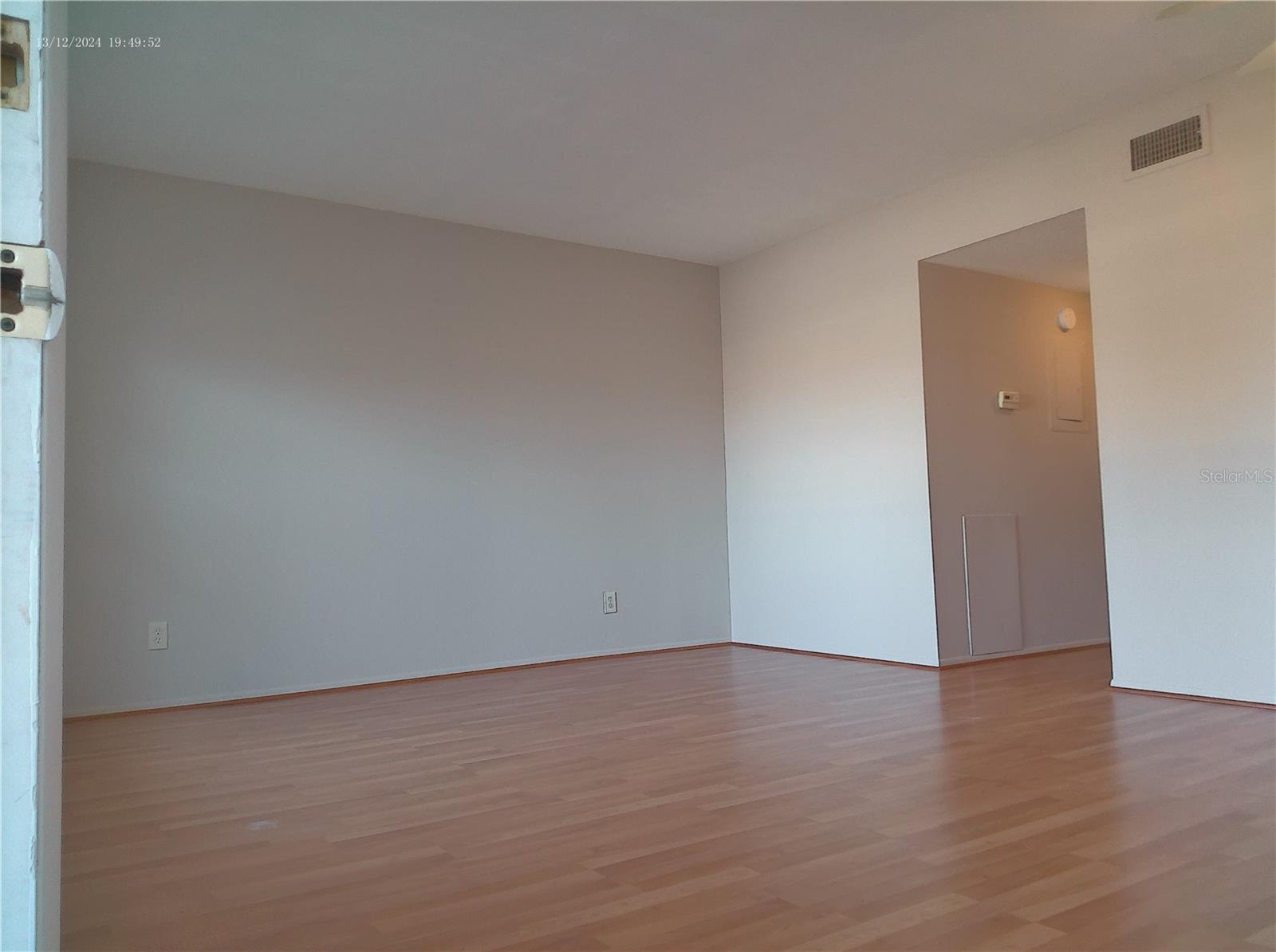 Image 9 of 75 For 2459 Columbia Drive 37