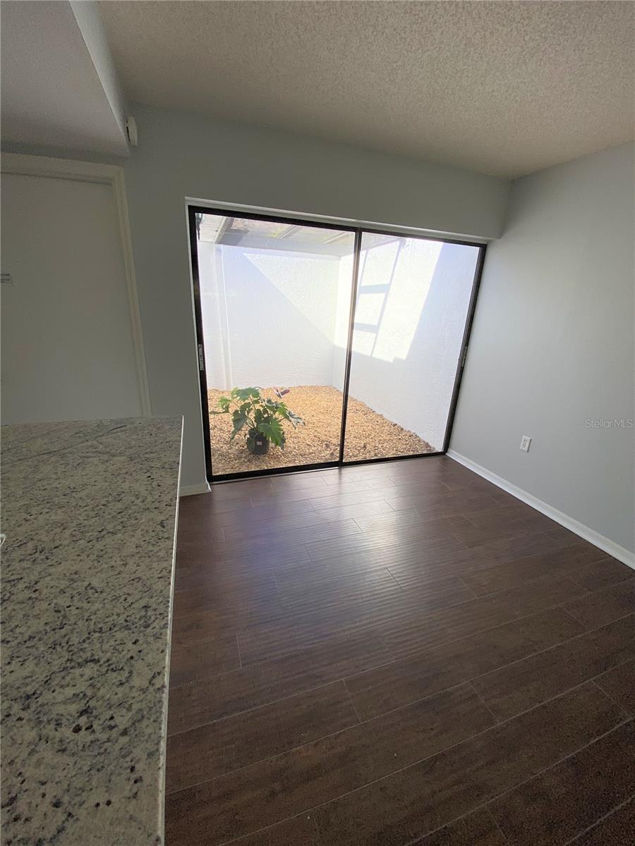 Listing photo id 3 for 7635 Buita Des Morts