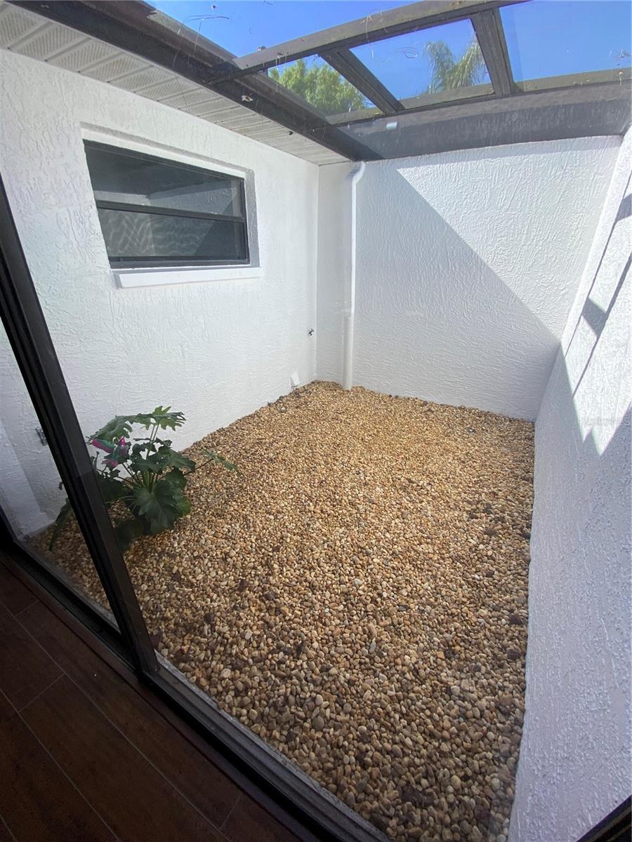 Listing photo id 4 for 7635 Buita Des Morts