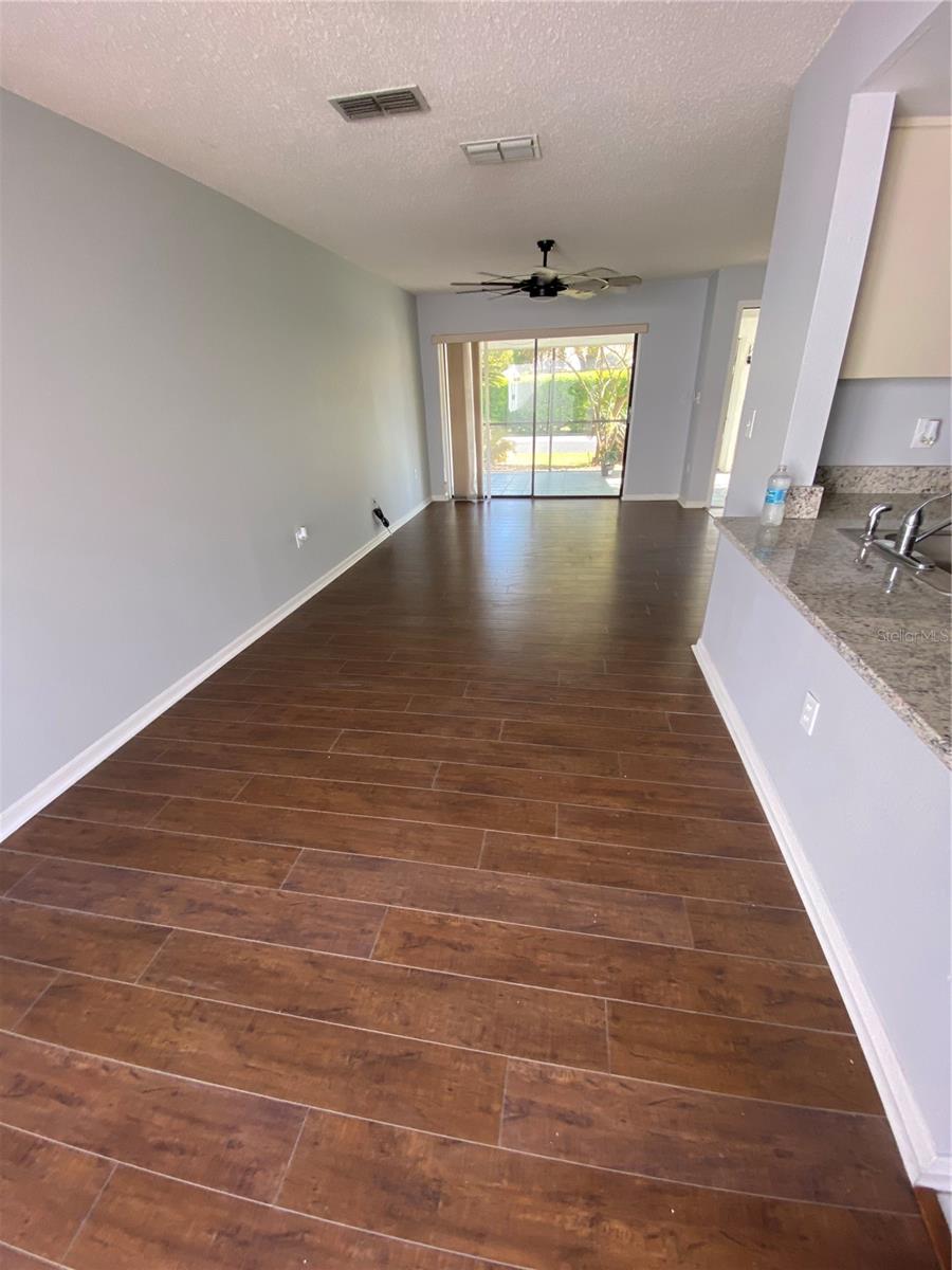 Listing photo id 5 for 7635 Buita Des Morts