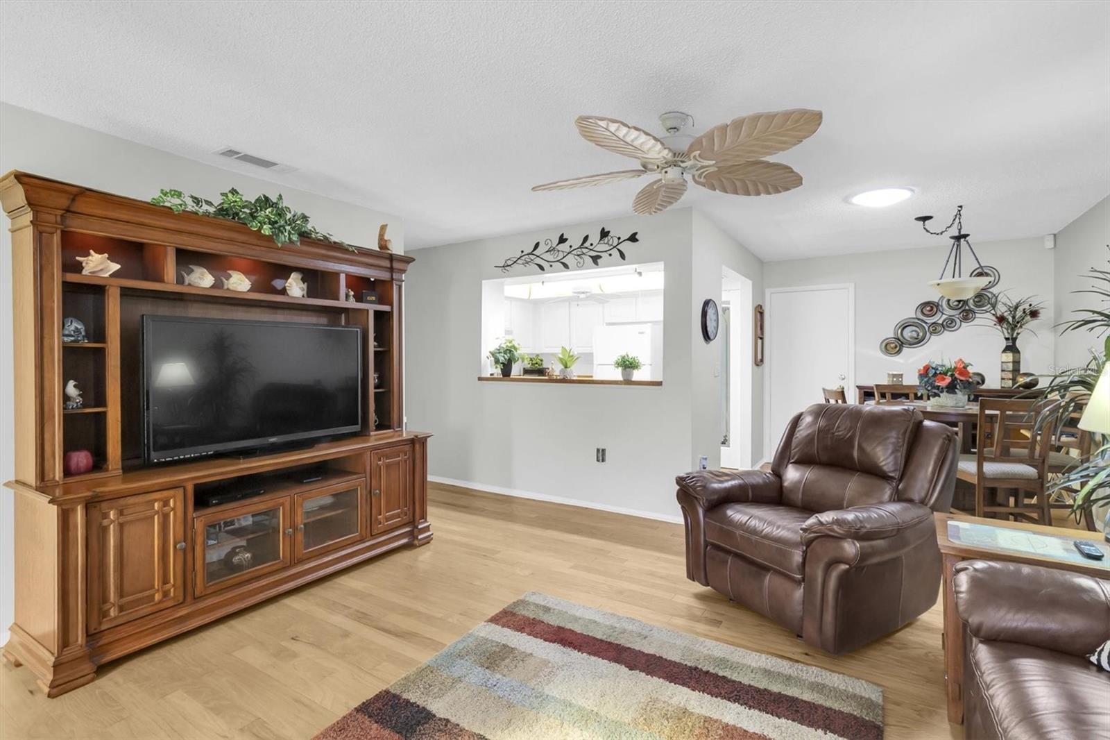 Image 8 of 59 For 8141 Braddock Circle 3