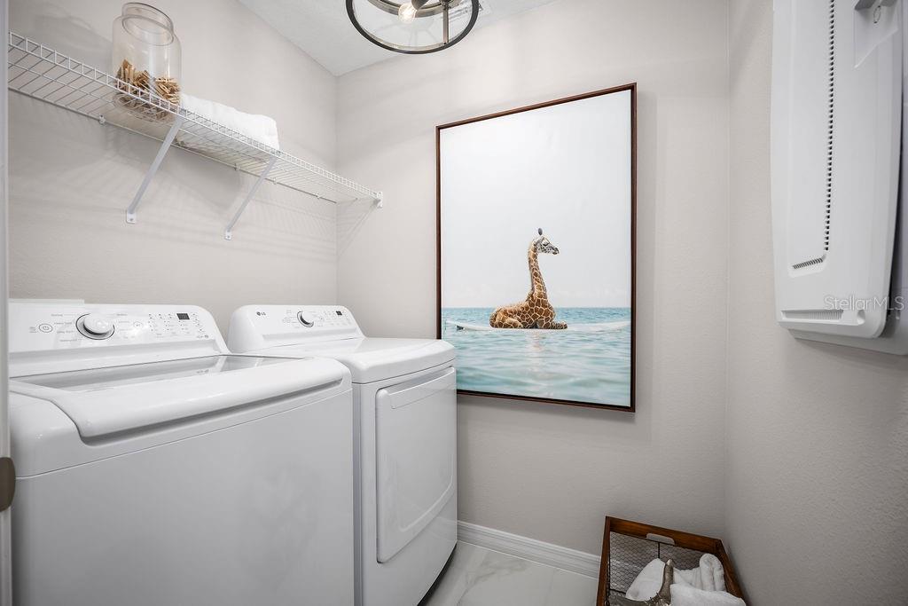 Image 37 of 42 For 5233 Luisa Court