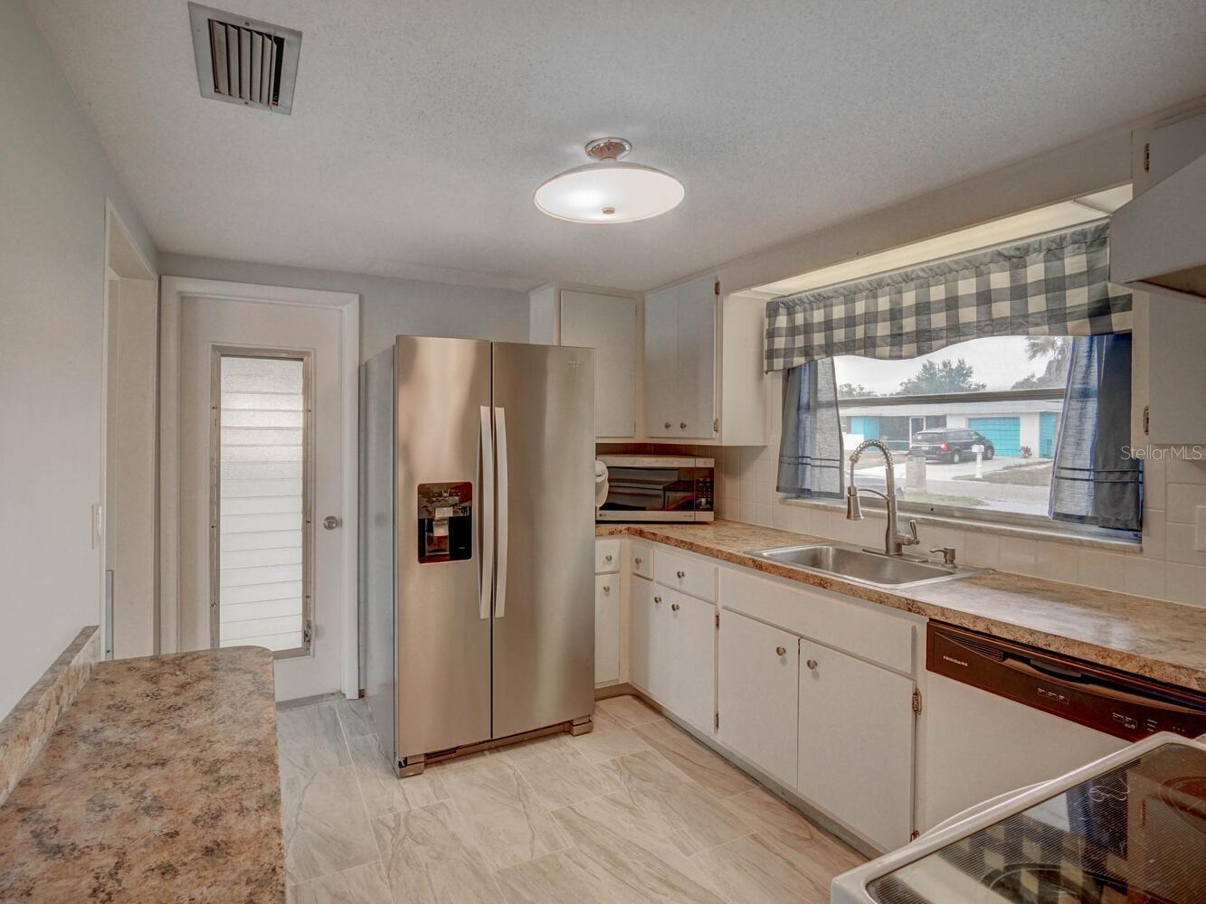 Image 15 of 53 For 10320 Honeysuckle Lane