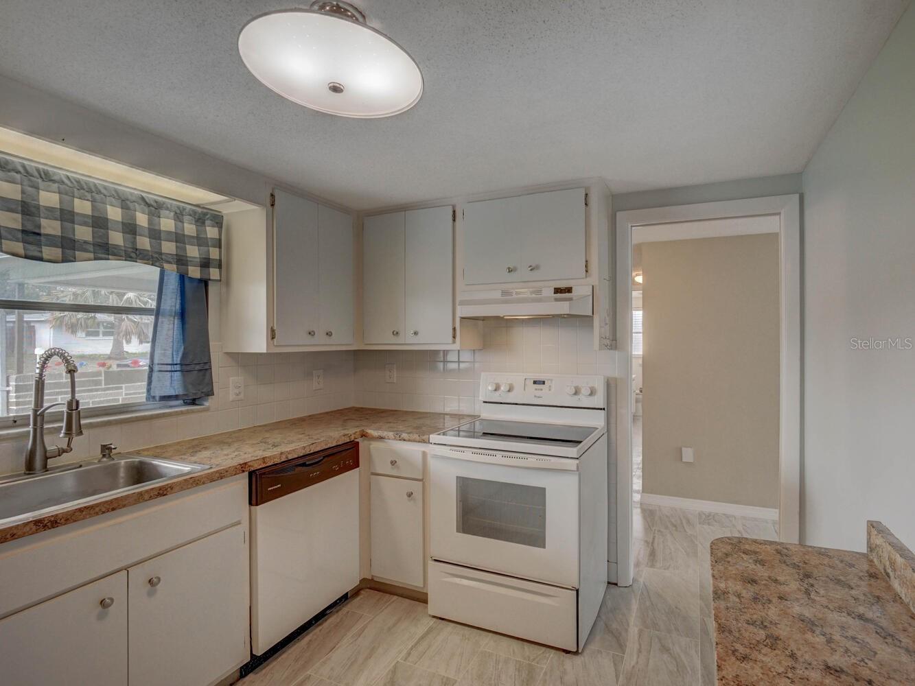 Image 17 of 53 For 10320 Honeysuckle Lane