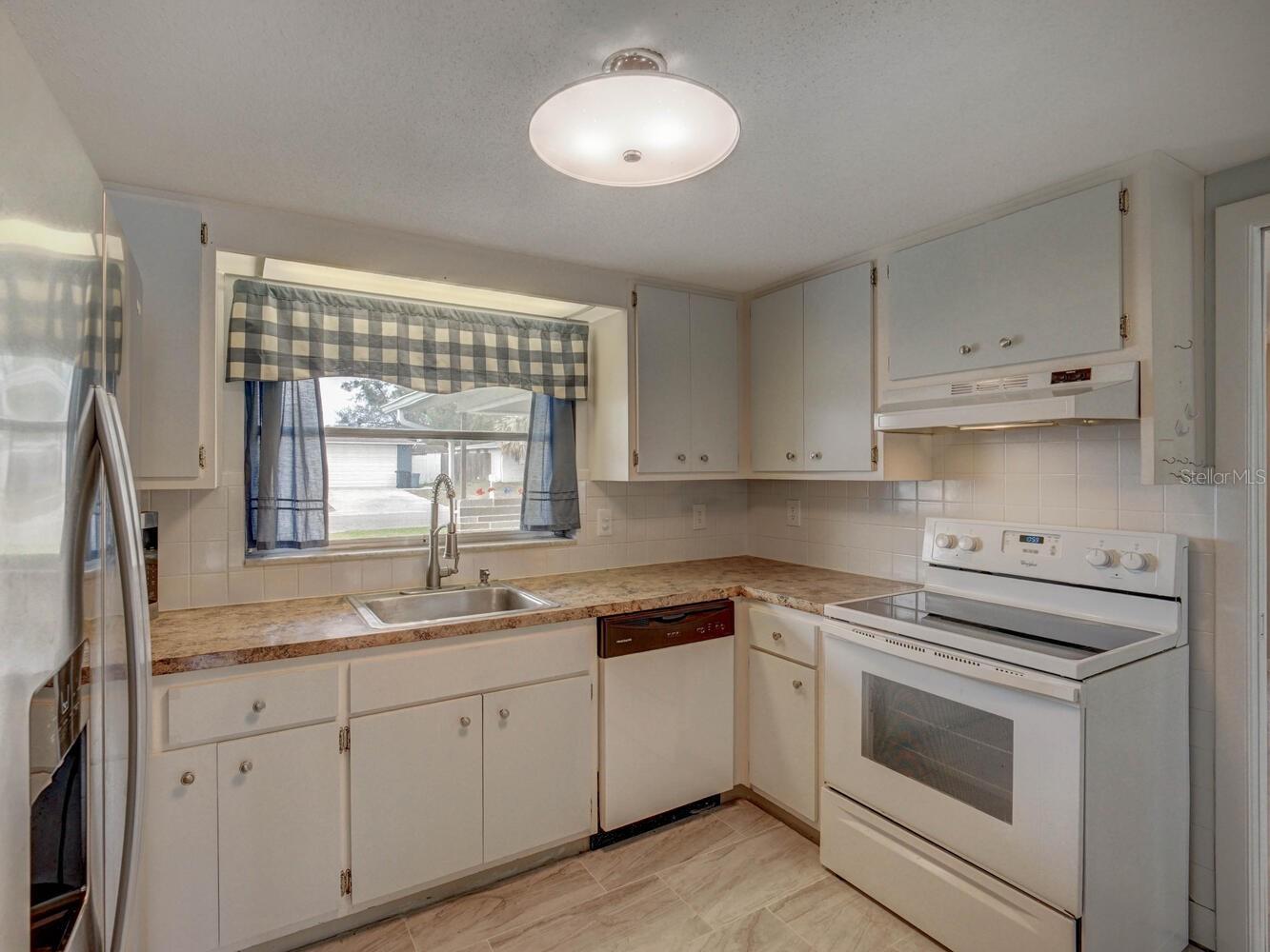 Image 18 of 53 For 10320 Honeysuckle Lane