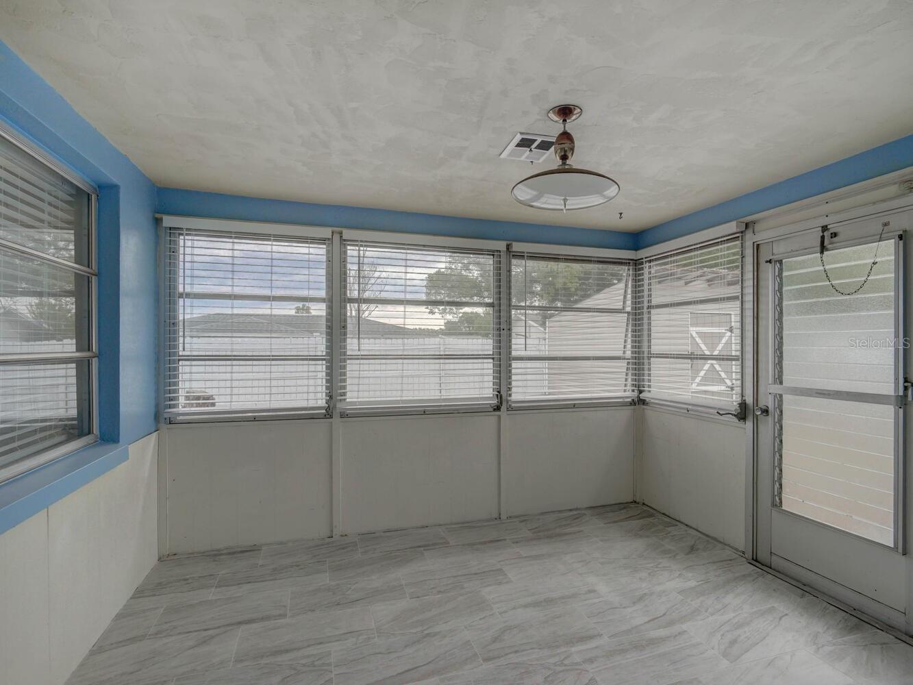 Image 27 of 53 For 10320 Honeysuckle Lane