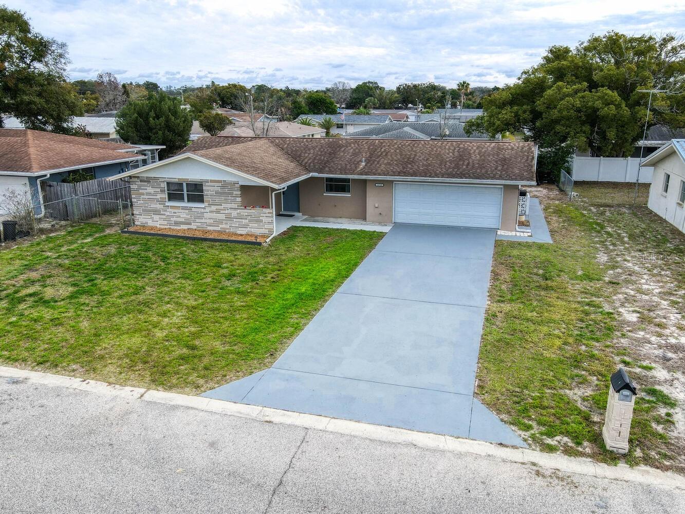 Image 3 of 53 For 10320 Honeysuckle Lane