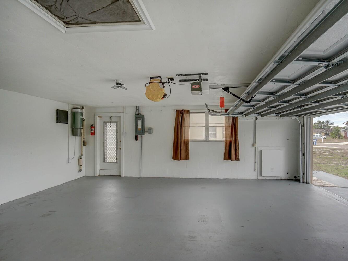 Image 31 of 53 For 10320 Honeysuckle Lane