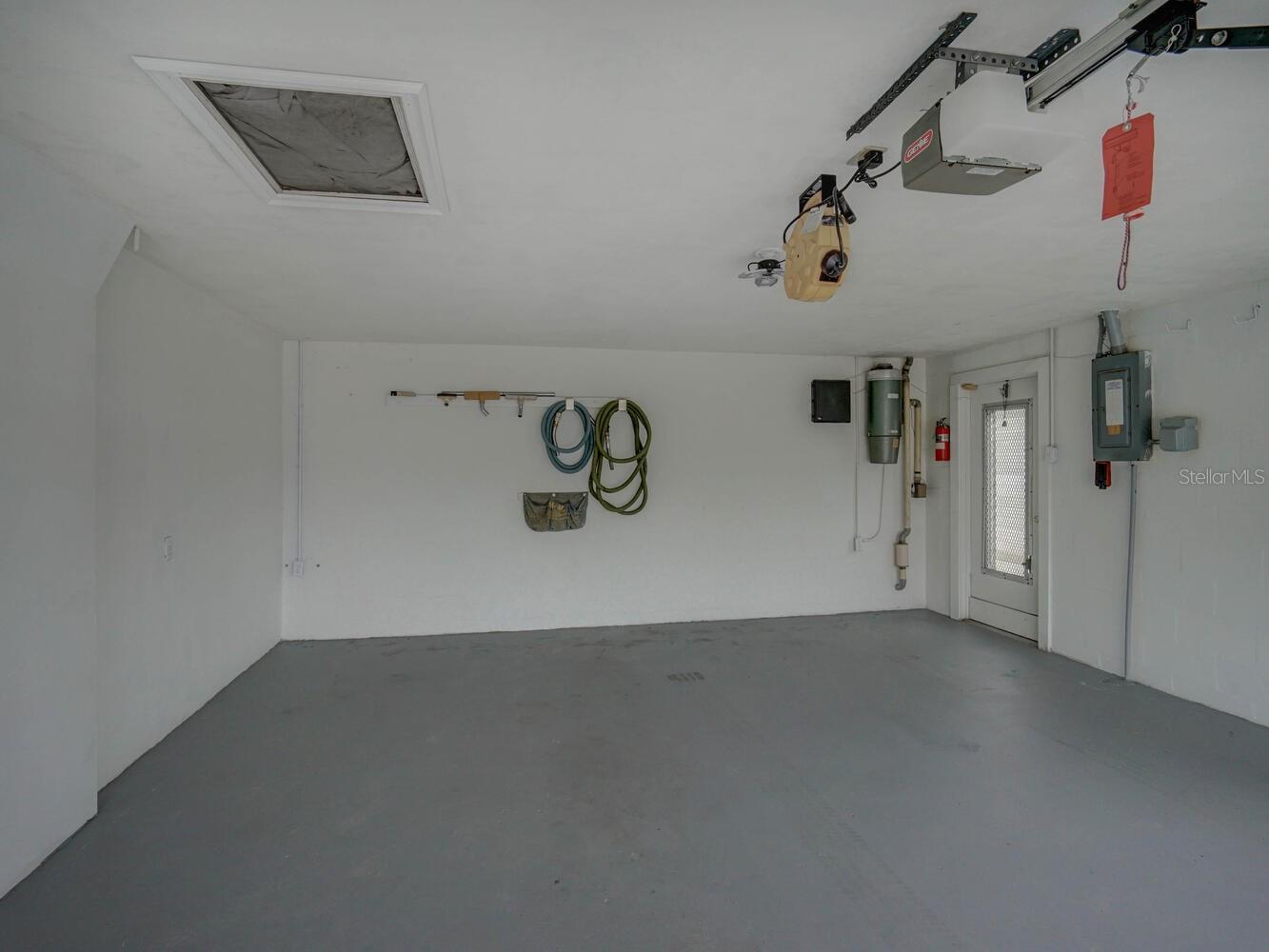 Image 32 of 53 For 10320 Honeysuckle Lane