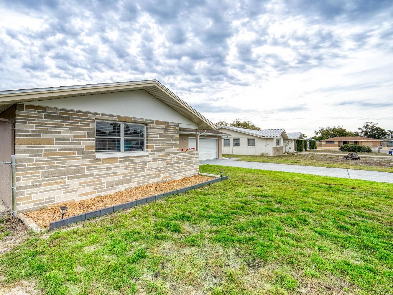 Image 36 of 53 For 10320 Honeysuckle Lane