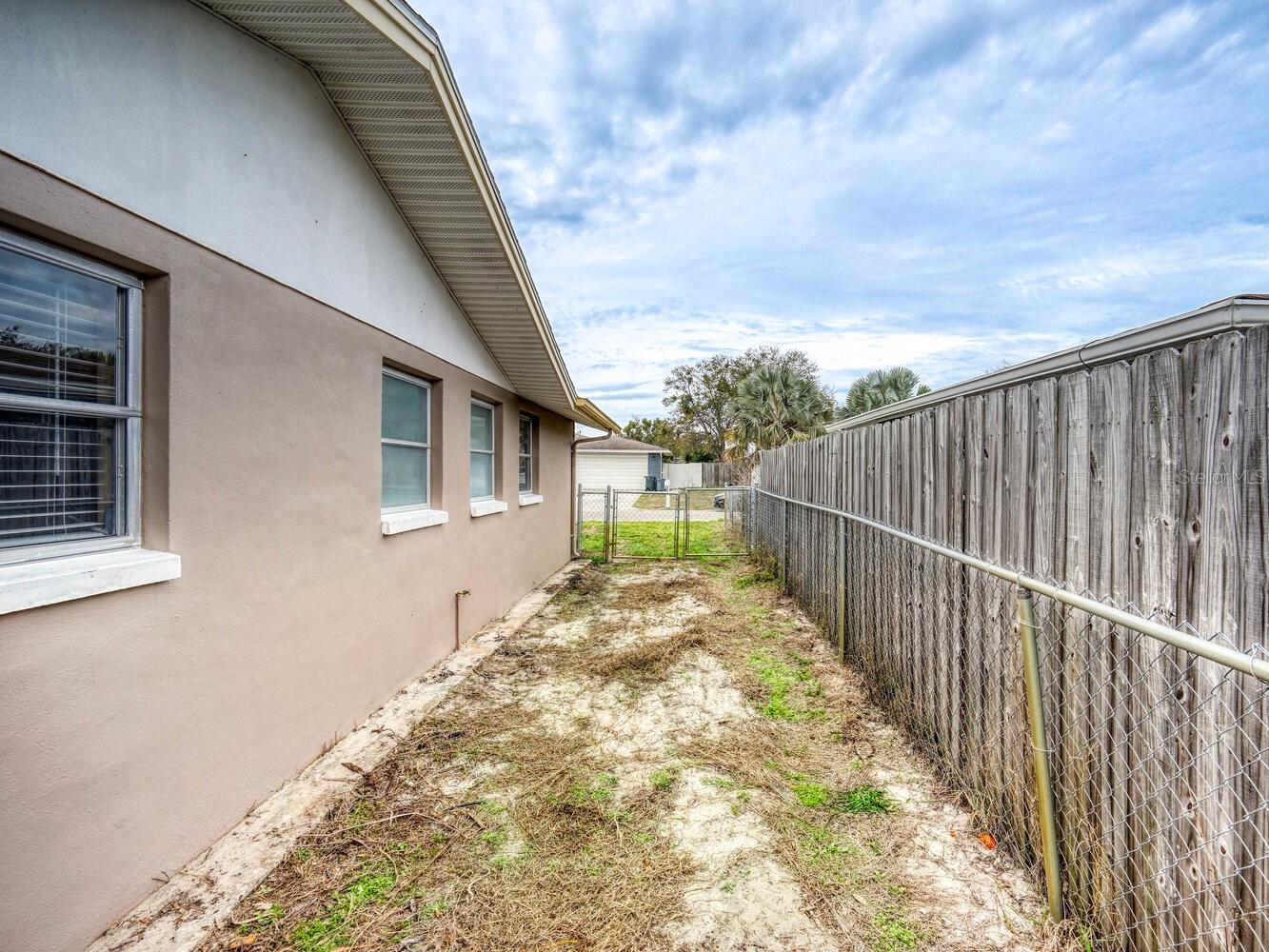 Image 43 of 53 For 10320 Honeysuckle Lane